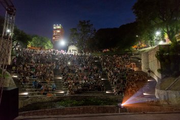 El Cine bajo las estrellas convocó a cientos de espectadores