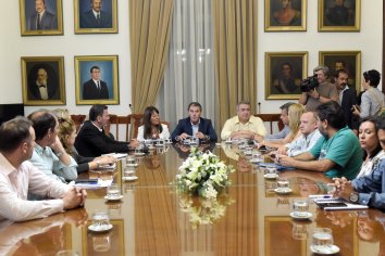 La provincia acordó con los gremios docentes esperar la apertura de las paritarias nacionales