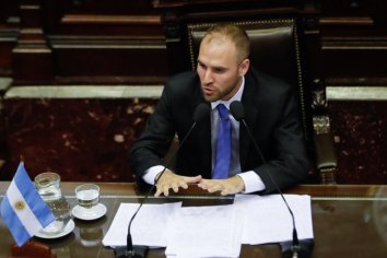 Apretado por la crisis, Guzmán cede y busca autorización para aumentar la emisión