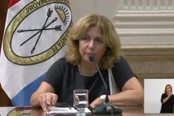 La ministra de Salud continúa internada con neumonía leve