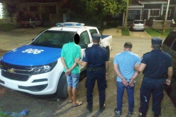 Robaron dos planchas para freír y una olla con colador
