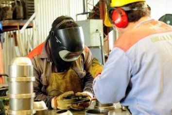 El promedio de los trabajadores cobró en mayo $3.100 menos que en abril