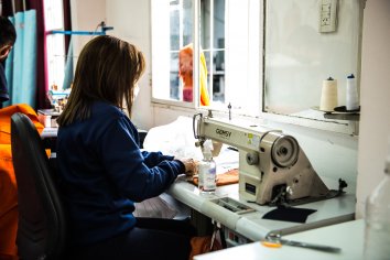 Cooperativa textil paranaense podría vestir a fuerzas de seguridad de todo el país