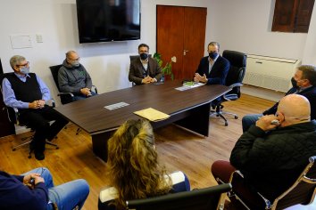 Bahl anunció junto a los comerciantes un nuevo horario de atención