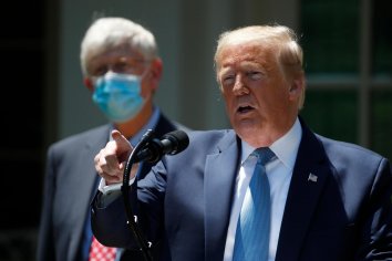 Trump anuncia un plan para tener lista una vacuna contra el coronavirus &ldquo;para finales de año&rdquo;