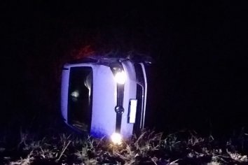 Automovilista volcó por presencia de barro sobre la banquina a la altura de una curva
