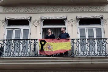 España inicia diez días de luto oficial por las víctimas del coronavirus