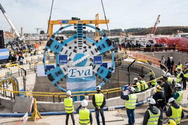Fernández encabezó la bajada de una tunelera que dará agua potable a 2.5 millones de vecinos