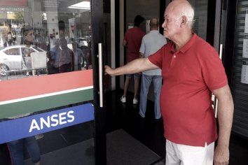 Hoy lunes cobran pensionados con DNI finalizado en 0 y 1 y beneficiarios de IFE