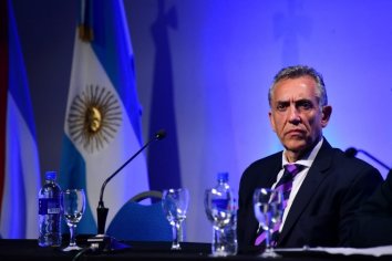 "Tenemos que defender la soberanía, la territorialidad de la provincia y cuidar el dominio de todo esto"
