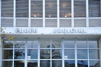 Amparo favorable a un docente que no percibía sus haberes desde marzo