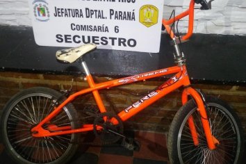 Menor generó disturbios y tenía una bicicleta robada en su poder