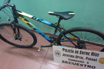 La policía identificó a un joven con una bicicleta robada