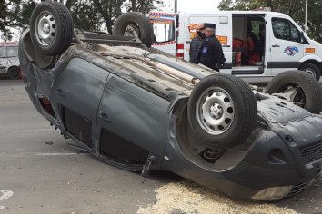 Fuerte choque que terminó en vuelco y personas heridas