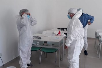 Personal de salud de Santa Ana se capacitó para la toma de muestras por hisopado