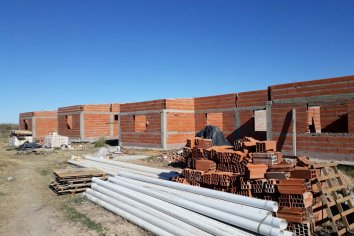 Ferraresi anunció que habrá planes para abaratar o mantener costos