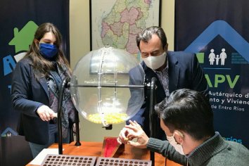 El gobierno entrerriano sorteó viviendas para Bovril y La Criolla que construye con recursos provinciales