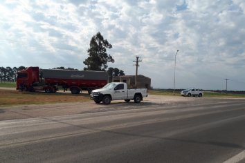 Accidente vial en el acceso a la localidad de El Palenque