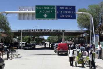 Seguirán las fronteras cerradas, las mismas limitaciones y restricción en los vuelos