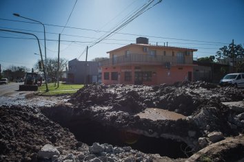 Reparan la red colectora cloacal en calles Brown y Crespo