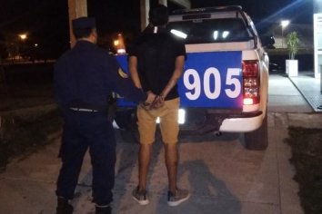 Detenido con la tobillera en su casa, se la arrancó y se fugó