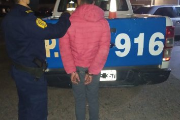Dos adolescentes de 15 y 19 años le robaron las zapatillas a un sujeto
