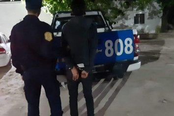 Fue atrapado justo cuando intentaba sustraer un matafuego