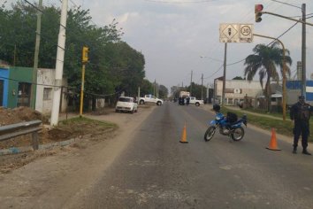 Un motociclista falleció tras chocar contra un camión compactador