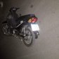 Motociclista chocó contra un montículo de tierra y resultó lesionado