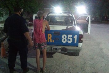 Violento rompió los vidrios del auto de su ex pareja