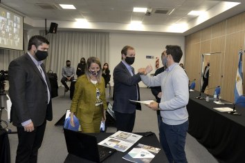 El gobierno entregó financiamiento por 23 millones de pesos a pequeñas empresas y jóvenes emprendedores