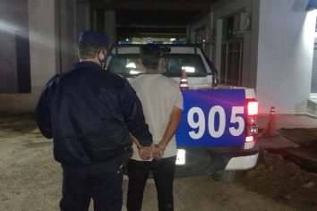 Descubrió a un delincuente intentando robarle su moto