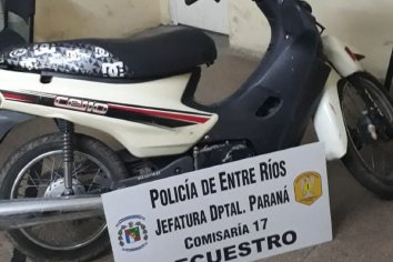 Personal policial halló una moto con el motor de arranque forzado