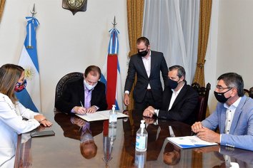 Firmaron convenio para mejorar infraestructura del parque industrial de Paraná
