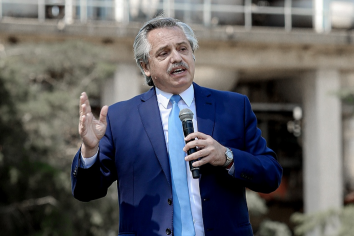 Inaugurarán 30 obras en todo el país y se recibirá el primer vuelo tras la reapertura de aeroparque