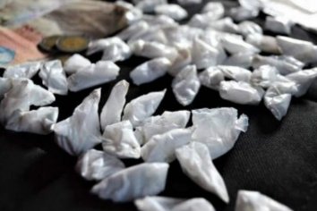 Detuvieron a dos adolescentes con envoltorios de marihuana y cocaína