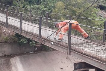 Construyen puente de hormigón para conexión y seguridad de tres barrios