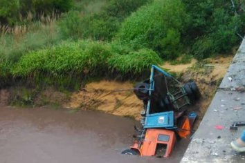 Camión cayó desde un puente en la Ruta 18
