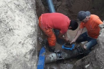 Reparan caño de agua potable en avenida Ramírez y Villaguay