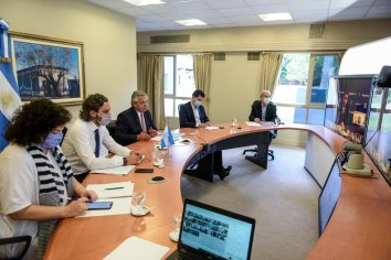 El Presidente encabeza una reunión con los gobernadores y el jefe de Gobierno porteño para analizar los pasos a seguir