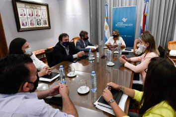 El gobierno provincial junto a la Cámara de la Construcción y la Uocra promueve la incorporación de mujeres en la obra pública