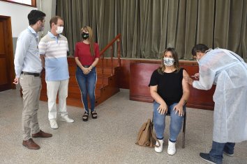 Iniciaron con la vacunación a docentes en la provincia
