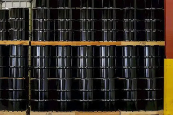 El petróleo tuvo su mayor caída en 9 meses: se hundió 7,1% por salto del dólar y avance del Covid-19