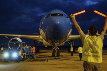 Llegó un nuevo vuelo de Aerolíneas Argentinas con 500 mil dosis de vacunas Sputnik V