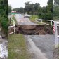 Por las intensas lluvias, colapsó el puente de acceso al camping Pirayú
