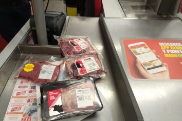 Intentó llevarse carne de un supermercado sin pagarlas
