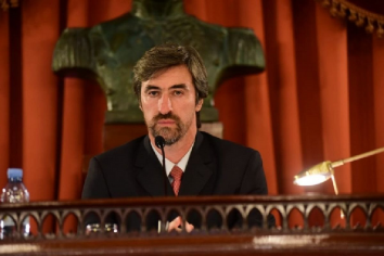 Sanción definitiva de la ley de autoría del presidente de la Cámara de Diputados, Ángel Giano para la construcción de la nueva Esc