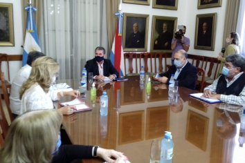 El gobierno provincial adelanta porcentajes y tramos de la oferta salarial del 35% a docentes