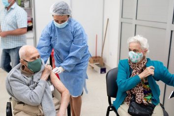 Avanza en Paraná la vacunación en adultos de entre 60 y 69 años