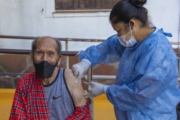 Caratularon de "exitoso" el operativo de vacunación para mayores de 80 años